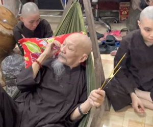 Clip: Ông Lê Tùng Vân và nhóm người Thiền Am đón năm mới trong cảnh đìu hiu, vắng bóng nhiều sư đệ