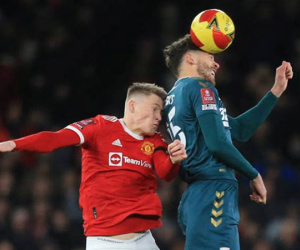 Ronaldo hỏng ăn penalty, MU dừng bước ở vòng 4 FA Cup