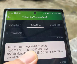 Vì sao ngân hàng miễn phí giao dịch online nhưng tăng phí tin nhắn SMS?
