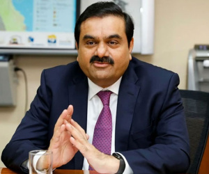 Tỷ phú tuổi Dần 'soán ngôi' người giàu nhất châu Á của Mukesh Ambani