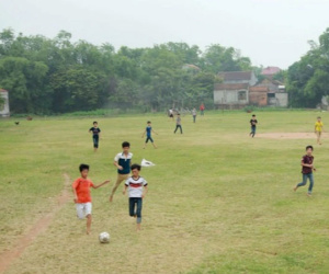 Đầu năm mới, bé trai 5 tuổi bất ngờ tử vong khi đang chơi ở sân bóng