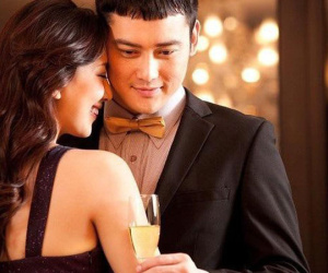 Ngày đầu tiên đi làm, vợ cay đắng chứng kiến chồng ôm bồ trẻ vào khách sạn