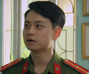 Phố trong làng tập 50: Con trai cố NSND Hoàng Dũng vừa xuất hiện đã khiến nam phụ 'cứng họng', Tiến có nguy cơ ngồi tù 7 năm