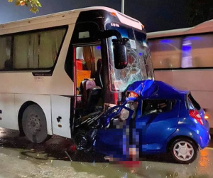 Ô tô 4 chỗ bị xe khách 'nuốt chửng', 2 thanh niên tử vong, dấu vết để lại hiện trường ám ảnh đến khó tin