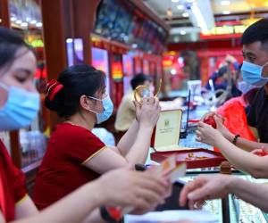 SỐC: Giá vàng 'bốc hơi' cả triệu đồng/lượng trong chớp nhoáng