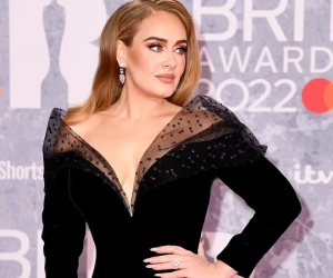 Dàn mỹ nhân đua nhau hở bạo khoe da thịt giữa giá rét, Adele lộ bằng chứng đã đính hôn?