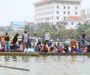 Chùa Hương đìu hiu dịp Tết Nguyên đán, thuyền bè 'đắp chiếu' không khách