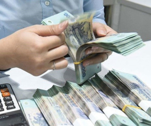 Lãi suất huy động tăng mạnh, ngân hàng hút dân dồn tiền gửi tiết kiệm