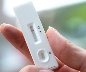 Bác sĩ khuyến cáo: Test nhanh Covid âm tính nhưng có dấu hiệu này thì vẫn cần cách ly, đừng ai chủ quan