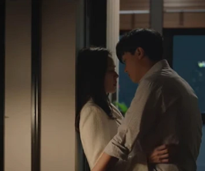 Son Ye Jin tái xuất trong phim mới Tuổi 39, ngay vừa tập 1 đã rủ bạn diễn 'lăn giường' cực táo bạo