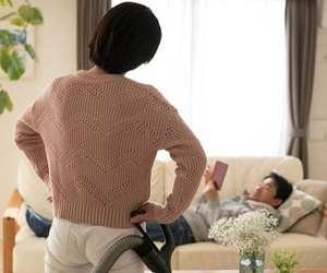 Sắp 'hết Mùng' chồng vẫn ở lỳ trong nhà, không chịu đi làm