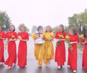 Mang đồ nhạy cảm đi lễ chùa, hội chị em bán hàng online còn lên mạng khoe khoang gây phẫn nộ