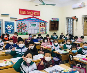 Lần đầu được đến trường, học sinh lớp 1 bỡ ngỡ đi nhầm lớp