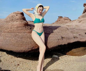 Ngọc Nữ - tình cũ Phan Văn Đức hiếm hoi tung ảnh bikini 'bốc lửa'