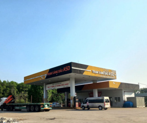 Nhiều người không đổ được xăng, liền gọi Cục Quản lý thị trường Bình Dương
