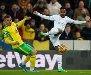 Sterling lập hat-trick, Man City hơn Liverpool 12 điểm trên BXH