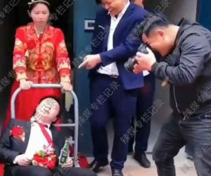 Trong ngày trọng đại mà chú rể uống say như chết, phản ứng của cô dâu khiến dân mạng 'tròn mắt'