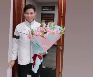 Tuyển thủ Việt Nam trong ngày Lễ tình nhân (14/2): Quế Ngọc Hải bị 'bóc phốt', Tấn Trường khóa môi ngọt ngào