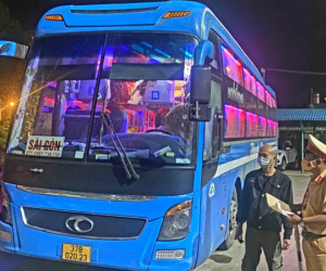 Tông chết người, tài xế xe khách bỏ mặc nạn nhân, chạy trốn vào Nam