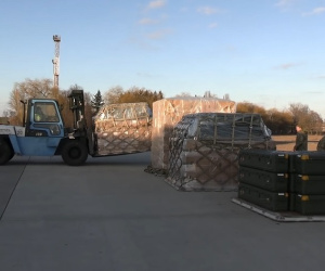 Hình ảnh Ukraina nhận lô tên lửa phòng không từ Mỹ