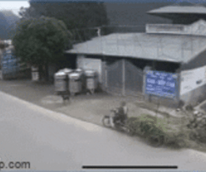 Kinh hoảng khoảnh khắc người đàn ông bị tông bay, camera bóc hung thủ gây ra 'thảm kịch' trong 33 giây