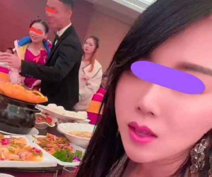 Ăn gần xong cỗ cưới, cô gái mới tá hỏa phát hiện không quen cô dâu chú rể, hành động sau đó khiến dân tình cười ngã ngửa