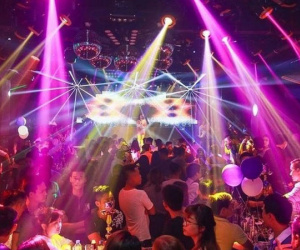 Mở cửa lại vũ trường, karaoke những ai sẽ không được tham gia?