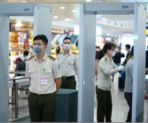 Người đàn ông 'cầm nhầm' đồng hồ của khách ở sân bay