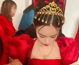 Cô gái lên xe hoa sau 20 ngày yêu, bộ trang sức cô đeo trong ngày cưới gây chú ý