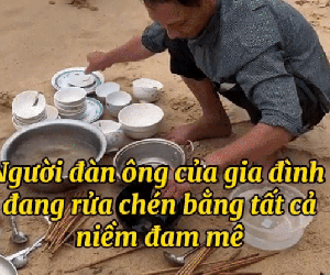 Mang hẳn mâm bát ra biển rửa và cái kết 'để sóng cuốn trôi' khiến dân mạng cười ná thở