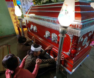 Đón con trai trở về nhà lần cuối cùng, cha mẹ nam sinh mất tích khi nhập học ngã quỵ trước nỗi đau thấu trời