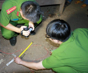 Phát hiện thi thể trong ống cống, nghi bị sát hại bằng búa và dao
