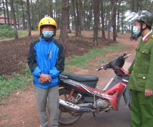 Kẻ biến thái khoe 'của quý' tại điểm du lịch ở Huế với thú vui quái đản