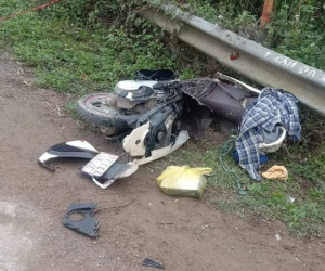 Va chạm với xe tải, hai chị em thương vong