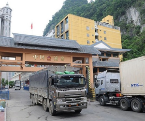 Trung Quốc lại đóng cửa khẩu, thống báo ngừng đưa hàng lên biên giới