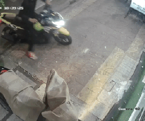 Video: nam thanh niên trộm xe bị phát hiện, bỏ chạy thục mạng