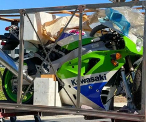 Siêu mô tô Kawasaki 30 năm tuổi chưa đổ xăng giá hơn 40.000 USD