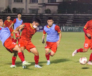 U23 Việt Nam đeo khẩu trang tập luyện trước trận ra quân giải Đông Nam Á