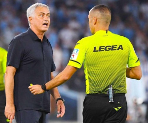 Dùng cử chỉ xúc phạm trọng tài, Mourinho lại bị đuổi