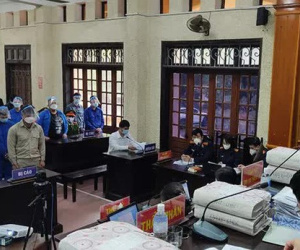 Hoãn tòa xử "ông trùm" đường dây đánh bạc ngàn tỉ do 3 bị cáo mắc Covid-19