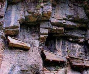 'Bí ẩn quan tài treo' khiến cộng đồng khảo cổ học sửng sốt! Các chuyên gia treo thưởng hơn 1 tỷ để tìm ra vấn đề, nhưng lão nông đã phá giải chỉ trong một câu