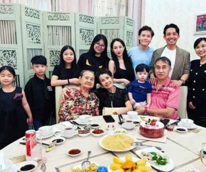 Vợ hai Minh Nhựa mừng sinh nhật bố chồng, lần hiếm hoi chung khung hình với con của 'bà cả'