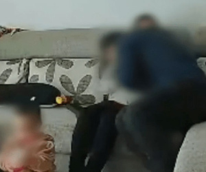 Thuê bảo mẫu về chăm sóc con trai, chủ nhà sốc nặng khi chứng kiến hành động của ả qua camera