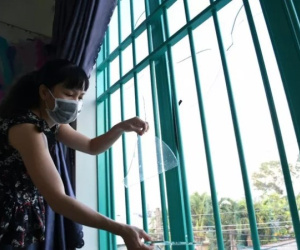 Nhà bị ném đá suốt 3 năm: Lời khai 2 nghi phạm