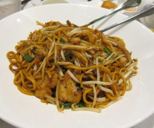 Ăn cơm và mì thừa ở nhà hàng, thanh niên 19 tuổi nguy kịch phải cắt bỏ chân, ngón tay