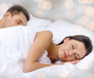 Cưới nhau xong chồng vẫn không chịu chung giường, vợ gặng hỏi thì cay đắng nhận ra sự thật