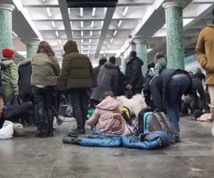 Người Ukraine mắc kẹt tại ga xe lửa Kharkiv trong bối cảnh chiến dịch quân sự của Nga leo thang