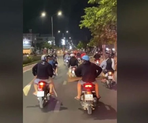 Mang chổi đi đánh nhau giả, quay clip để 'câu like', nhóm thanh niên bị Công an mời làm việc thật