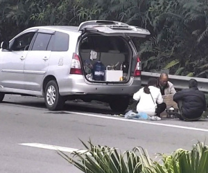 Dừng xe ăn lẩu trên đường cao tốc, tài xế bị phạt nặng