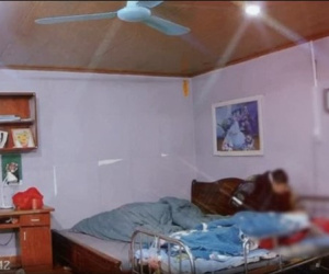 Đi làm từ sớm, mẹ theo dõi camera liền bật khóc khi thấy hành động của con trai nhỏ